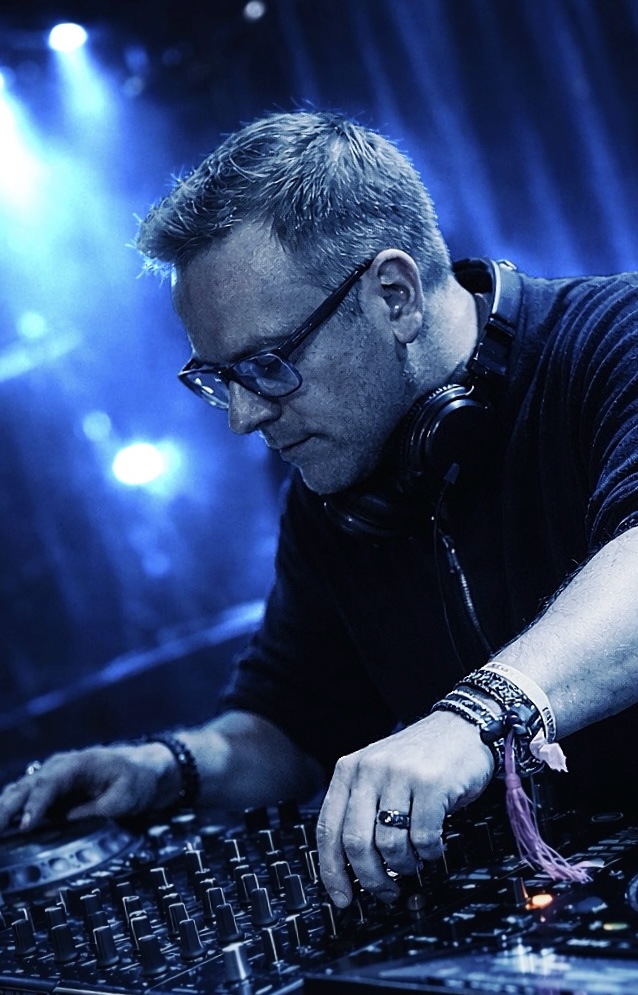 Eurosat mixing at a live show